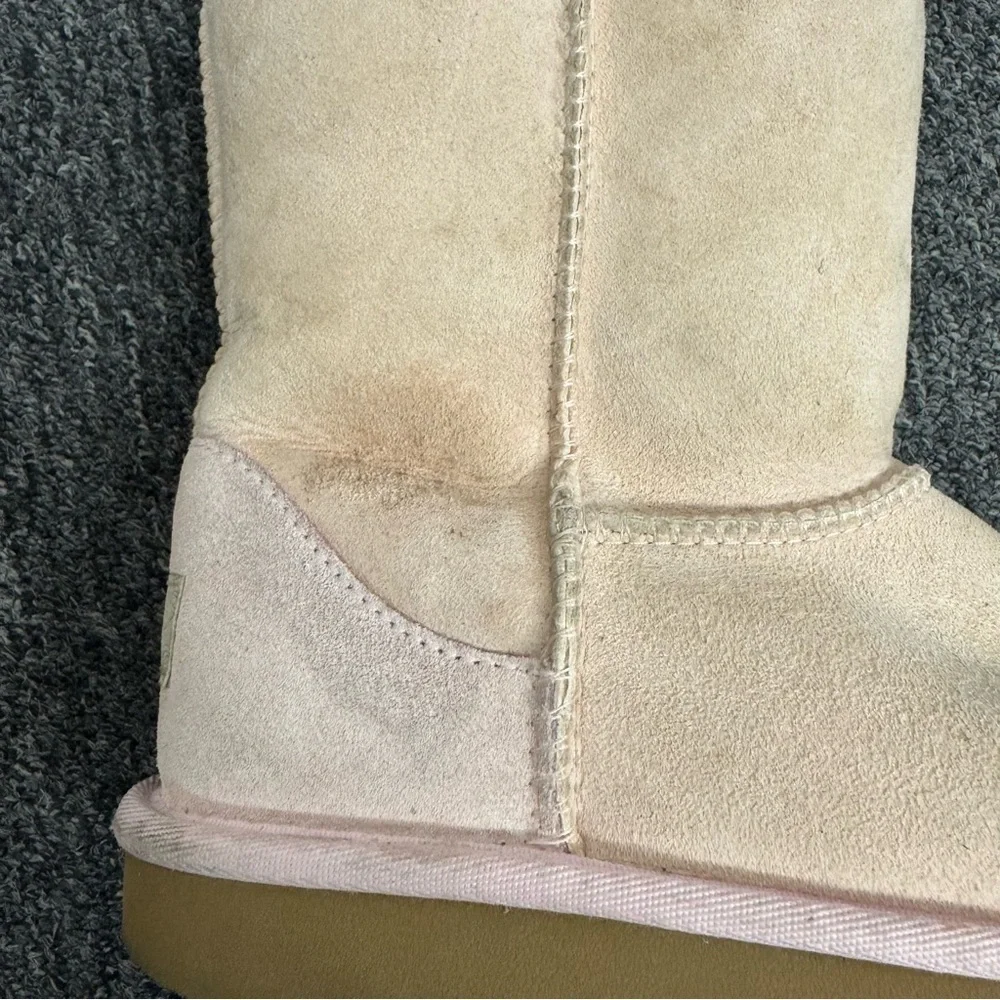 UGG DELUXE CLASSIC SHORT UGG BOOTS - PINK Size 4